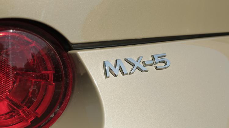MAZDA MX-5 CONVERTIBLE 2.0 [184] Exclusive-Line 2dr